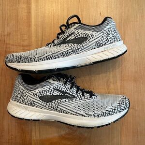Brooks rebel 3 Black and White knit Running Shoes women's size 9